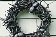 04 a black Halloween wreath with large black spiders is a lovely idea for decorating your front door and not only – DIY one