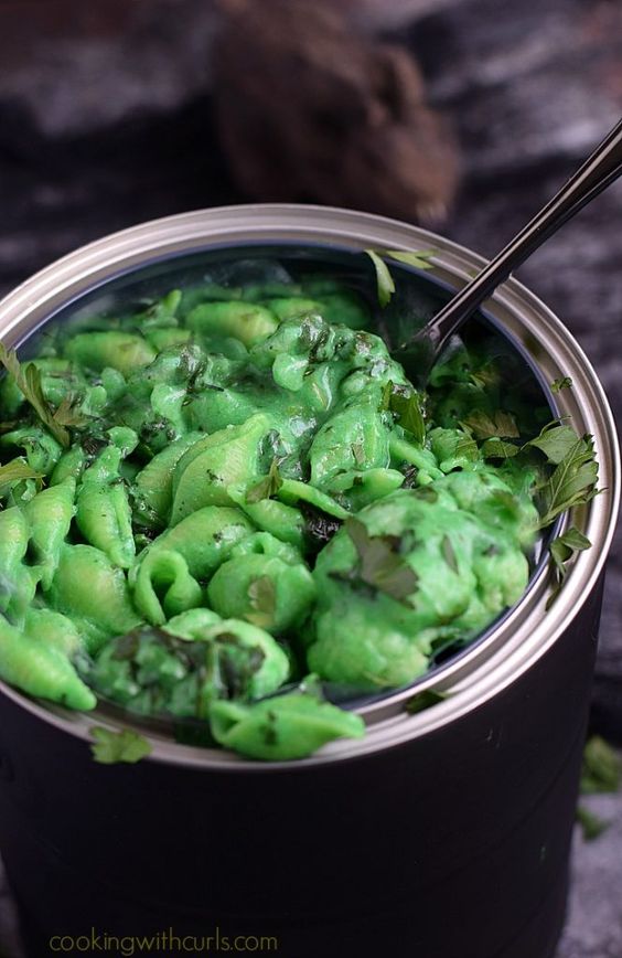 green toxic waste mac and cheese is a lovely and very easy to make dish that will be crowd-pleasing at your Halloween party
