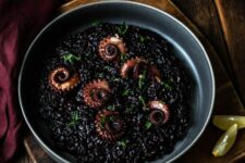 13 scary black risotto with octopus is a gorgeous and jaw-dropping idea for Halloween