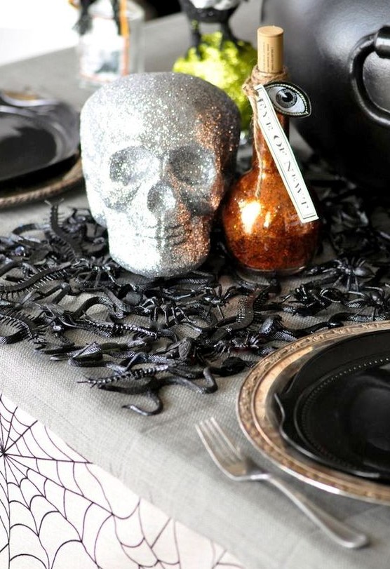 a black rubber snake and insect Halloween placemat is great for styling your table or some other spaces around