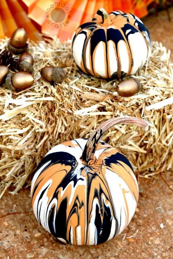 bold black, white and orange marble pumpkins are amazing for Halloween, they look extra bold and cool