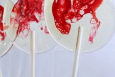 35 fantastic bloody lollipops are amazing for giving them as Halloween party favors or to serve them as desserts