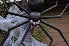39 a giant black spider with realistic spiderweb is a stylish and scary idea to decorate your outdoor or even indoor space and it wows