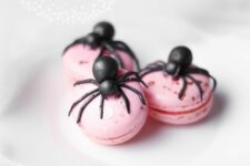 42 pink macarons with creepy black fondant spiders are amazing Halloween desserts to rock