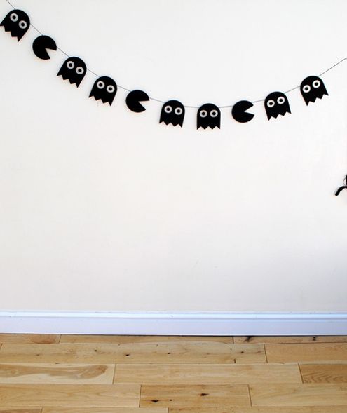 A Pac man Halloween garland of paper is a fun and cute solution, and you can easily DIY it