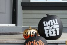 49 black and gold pumpkins with number and letter stencils are cool and chic and are easy to realize for Halloween