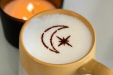 49 offer your guests some coffee with moon and star art to make them happy and excited
