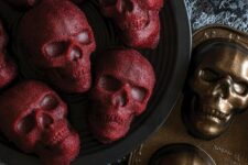 49 red velvet skull min cakes will be great desserts for Halloween, and you can make them easily