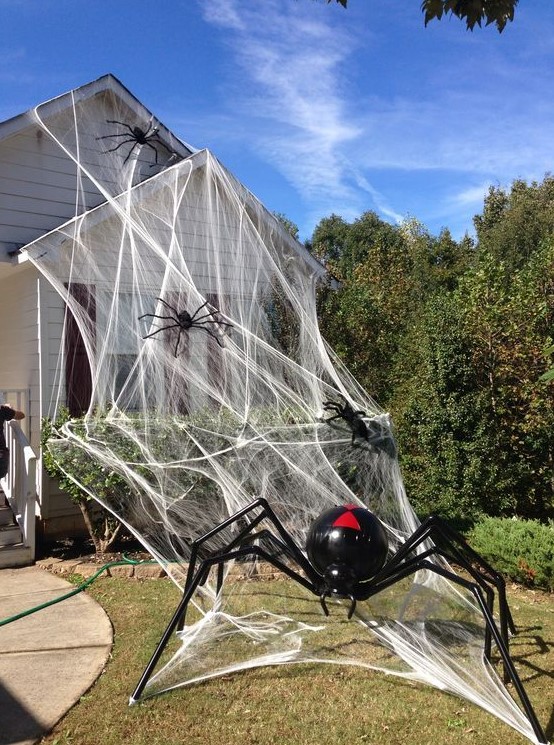 Realistic spiderweb and realistic giant black and red spiders will make your house look very Halloween like, you won't need other decor