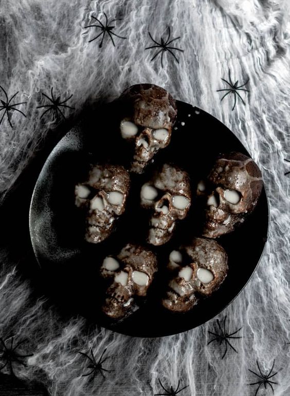 with a moist chocolate cake and simple glaze, these mini skull cakes are super spooky for any Halloween celebration