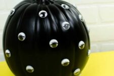 62 a black Halloween pumpkin with googlye eyes is a catchy decor idea that is veyr easy to realize