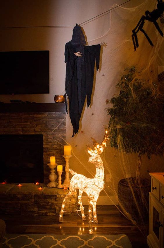 Halloween Harry Potter decor with a patronus, spiderweb, candles and other stuff from the book is amazing