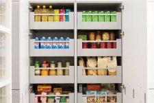 a large built-in pantry with only drawers is perfect to store large amounts of food and drinks, it’s idea
