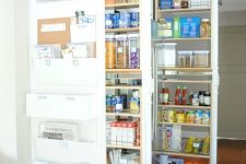 a mini built-in pantry with rolling out shelving units – here you can store lots of things easily