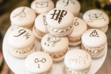serve Harry Potter themed macarons to make your guests happy or offer them as favors