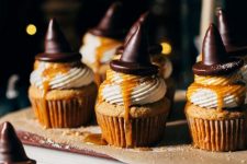 sorting hat butterbeer cupcakes are adorable for Hallowee parties, they are delicious
