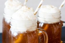 traditional Harry Potter butterbeeer cocktails are perfect for Halloween parties, everyone will be excited
