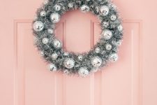 a simple yet stylish christmas wreath