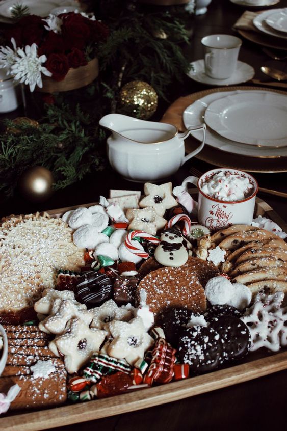 a fantastic tray with Christmassy sweets is right what you need for a holiday tea party