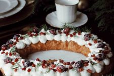 a fantastic wreath Christmas cake with berries is a perfect idea for a Christmas tea party