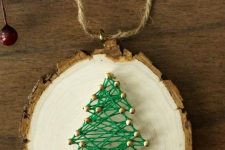 a cute DIY Christmas ornament of a wood slice