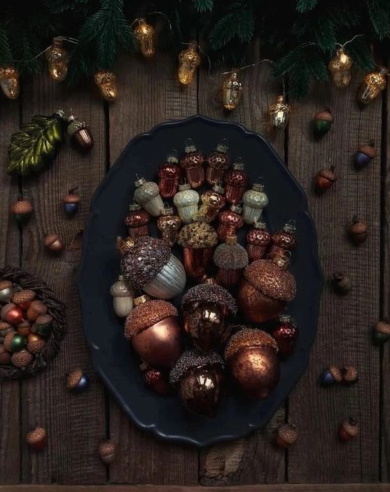 Beautiful acorn shaped ornaments in green, brown and mint are a cool solution for a woodland Christmas tree