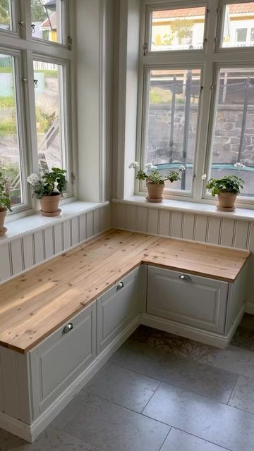 a farmhouse corner storage bench of IKEA Metod units, with shaker drawers and a butcherblock countertop