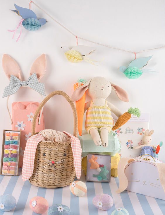 a lovely pastel garland of paper birds is a cool idea for spring and Easter, it will fit a kid’s room