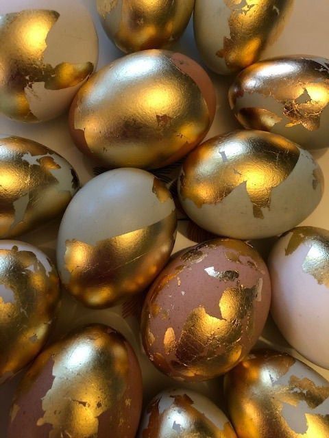 beautiful matte grey and pink Easter eggs decorated with gold foil are adorable for elegant and chic parties