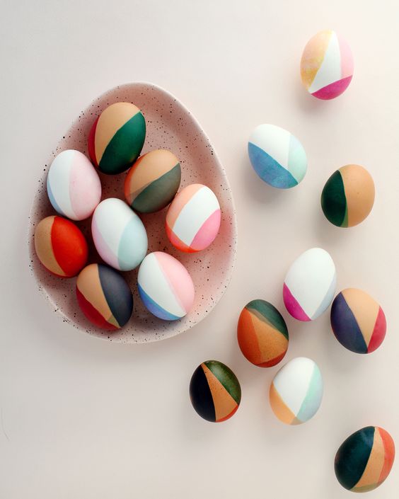 bold color block Easter eggs will be nice for a colorful modern Easter party, they look chic and bold