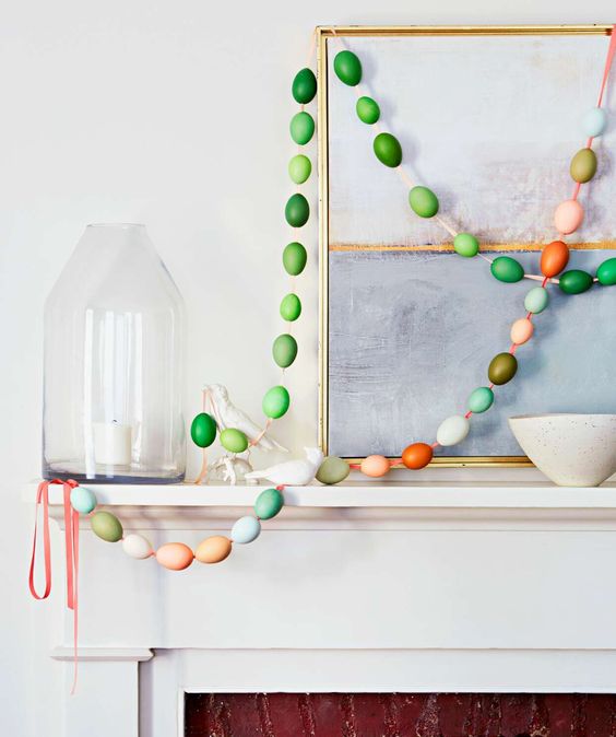 colorful egg Easter garlands can be made in a minute, it’s a great last-minute decoration