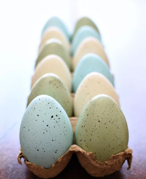 pastel speckled Easter eggs will be a very nice and very simple idea for a party and they aren’t difficult to make