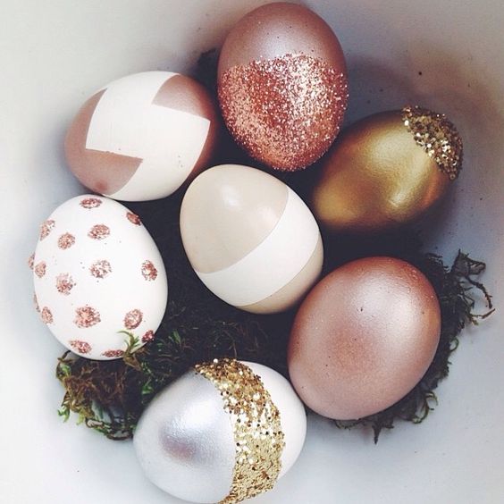 pretty glam Easter eggs in copper, gold and white, with glitterl, geo prints and glitter dots are gorgeous