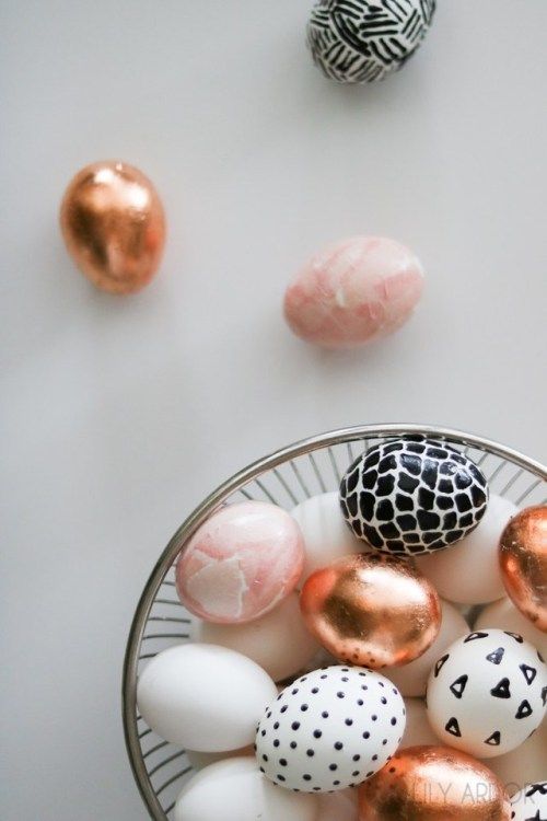 pretty modern Easter eggs of copper foil, pink watercolors and sharpie painted Easter eggs are great for a modern party