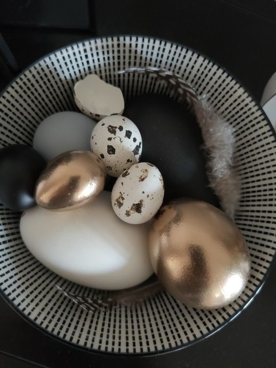 Ultra modern Easter eggs, black, white and gold plus speckled ones are great for a Scandinavian party