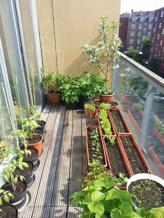 a practical way to use a small balcony