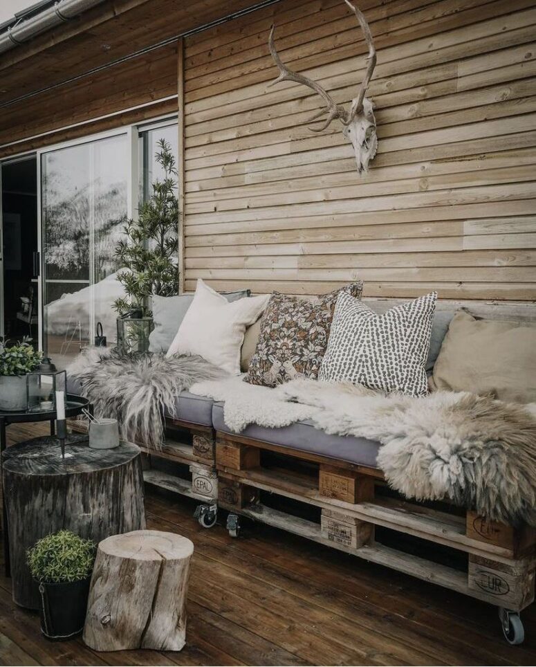 43 Cool Outdoor Pallet Furniture Ideas - DigsDigs