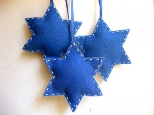 Blue and white star shaped Christmas ornaments will be a nice idea for Christmas, you can DIY as many as you want