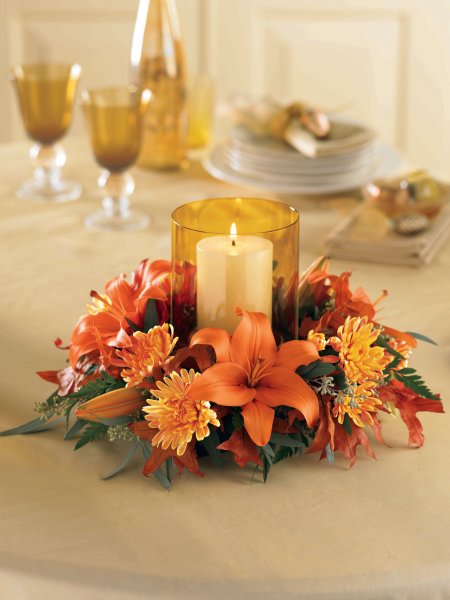 A Thanksgiving table doesn't have to be over the top to be beautiful. For example, this one is quite simple yet elegant.