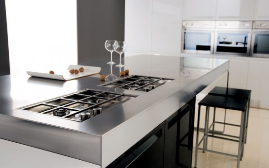 Glossy Black And White Kitchen – Diana By Futura Cucine