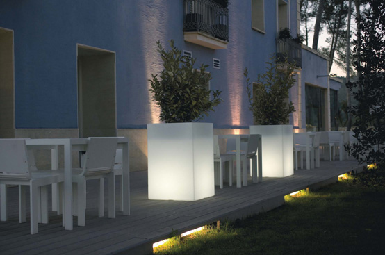 Outdoor Garden Pots with Built-In Lighting – Llum By Vondom
