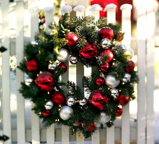 You can  start your outdoor decor from front gates by hanging a Christmas wreath on them.