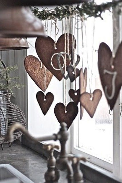 Gingerbread cookies is an another unusual thing you can hang on your window to make your decor looks quite creative.