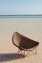 a leaf-shaped wicker chair will be a great idea for outdoors, it’s a modern take on traditional wicker chairs and it looks cooler