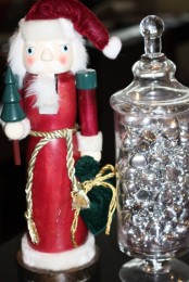 a glass jar with silver bells is a lovely and very easy Christmas decoration you may rock, make it very fast yourself