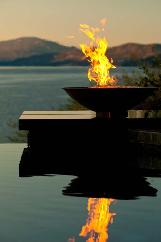 a beautiful modern metal fire bowl working with alcohol is a great solution for a modern outdoor space