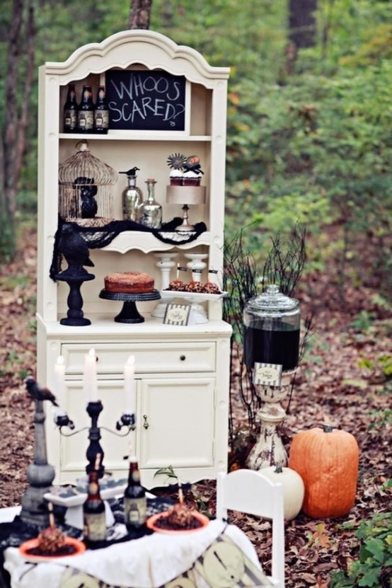 The outdoor decorations of your home will set the stage for your Halloween party. Although you can go as with creepy decorations as with sophisticated ones for a gorgeous costumes evening.