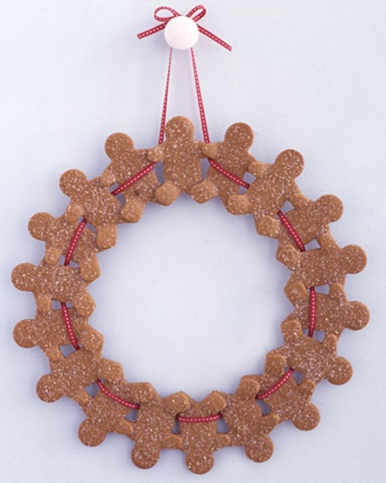 Gingerbread men could invite your guests with their happy faces for the whole winter.