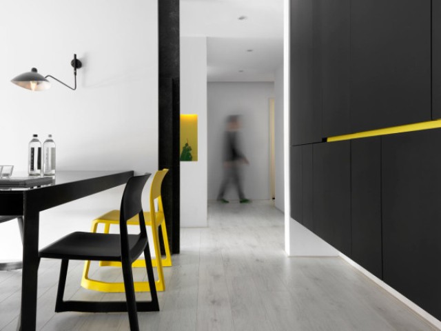 Black andwhite minimalist apartment with pops of yellow  6