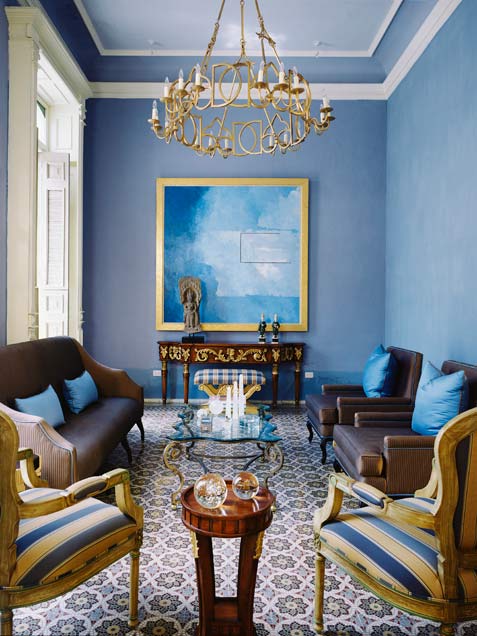 Blue Gold Living Room With Luxurious Furniture